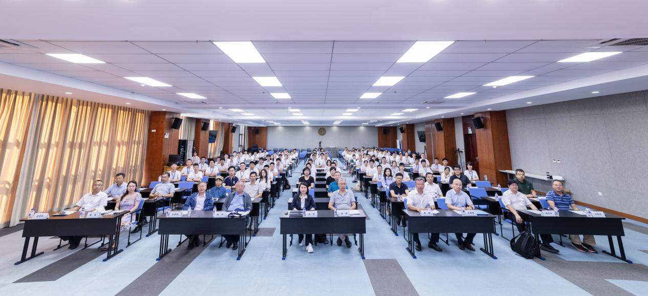 2025年“中学生英才计划”数学学科师生交流活动在吉林大学举办