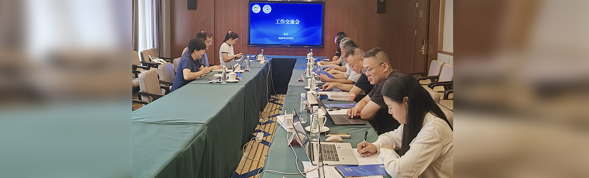 于湘晖率队赴中国成人教育协会调研
